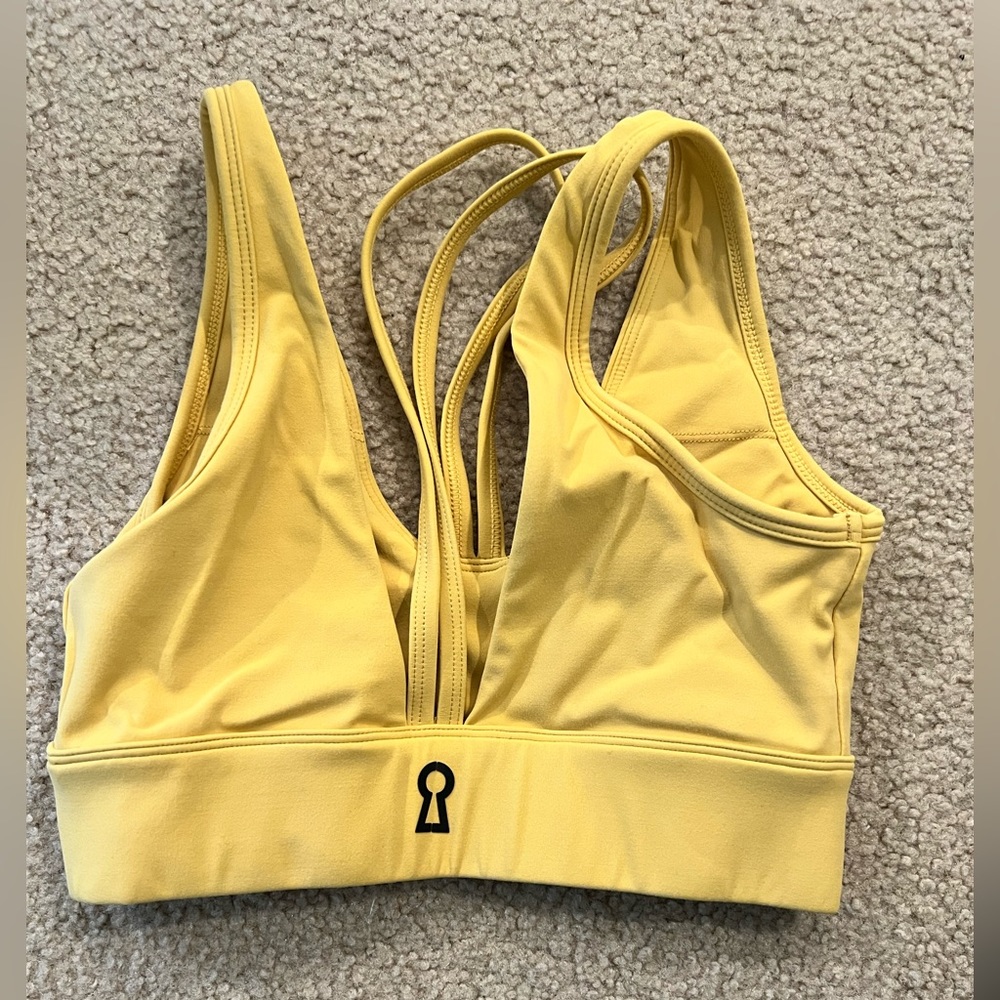 New without tags yellow Cara Loren Active sports bra